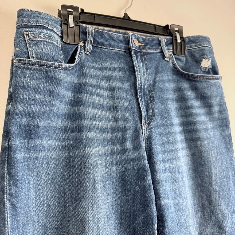 Chico’s High Rise Straight Leg Crop Jeans Size 2.5R US 14R Distressed Raw Hem - Picture 3 of 5